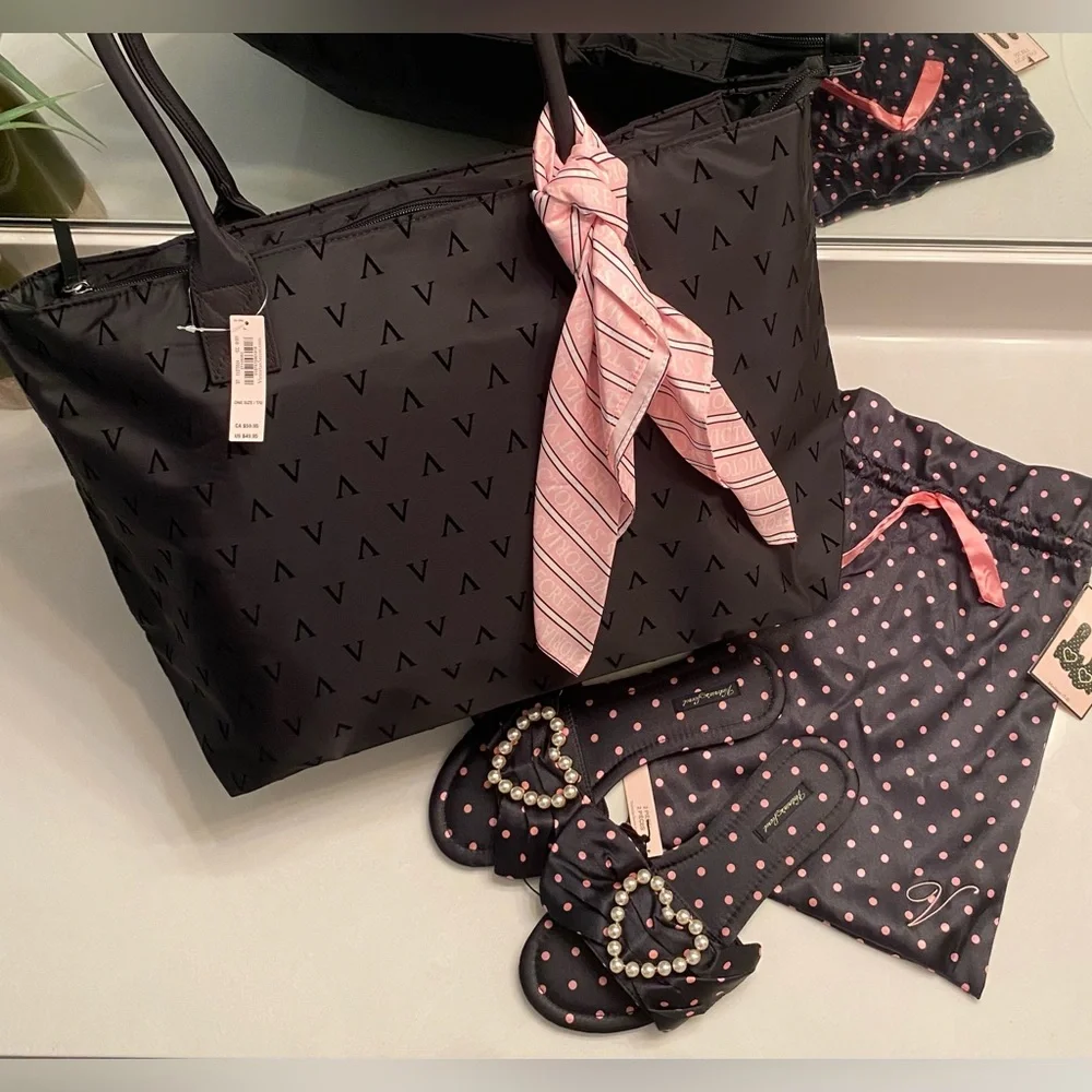 Victoria's Secret Heart slippers size medium and tote - Picture 1 of 10